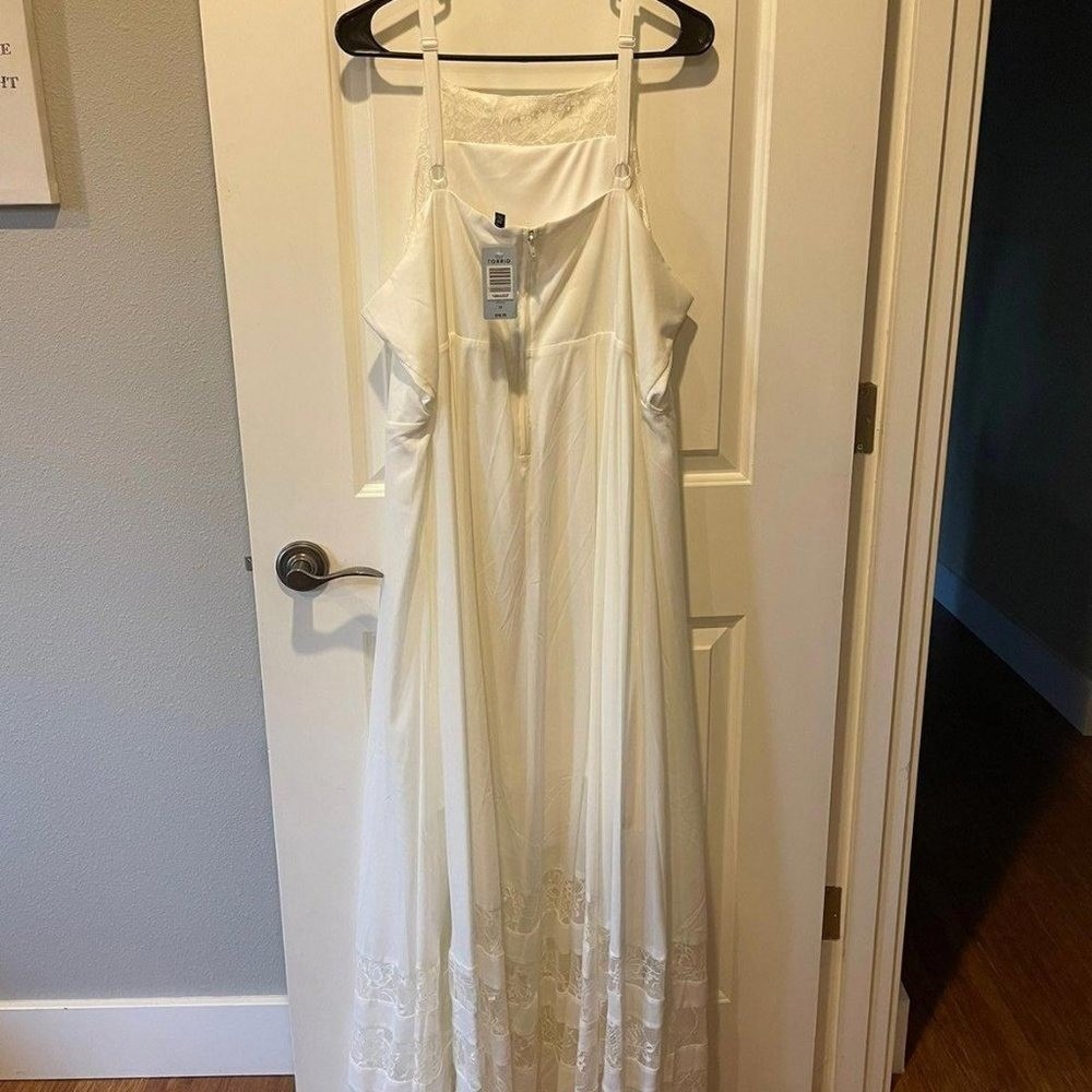 Torrid Ivory Lace Insert High‎ Neck Sleeveless Maxi Dress Size 24 NWT - Picture 6 of 7